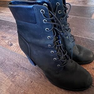 Timberland Women’s Black Lace-Up Heeled Ankle Boots – Size 9